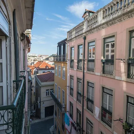 Daire Lovelystay - Chiado 2 Bedroom Charm! Lisboa