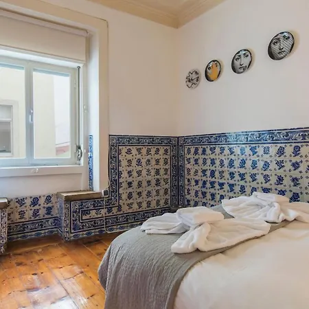 Lovelystay - Chiado 2 Bedroom Charm! Lisboa